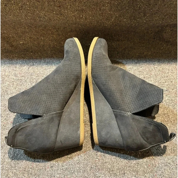 Dolce Vida Size 7 Women’s dv8 Grey Wedge Booties - Picture 1 of 8